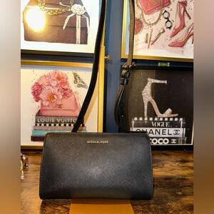 Michael Kors Elegant Black Crossbody Bag